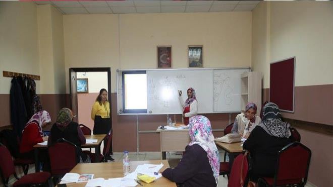 Okuma yazma kursları ile hayatlara dokunuluyor