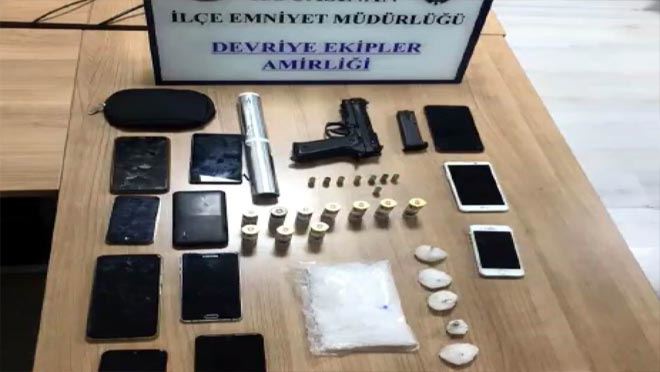 ‘Dur’ ihtarına uymayan araçtan cephanelik ve uyuşturucu çıktı 