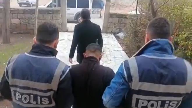 Aranan şahıslara eş zamanlı operasyon