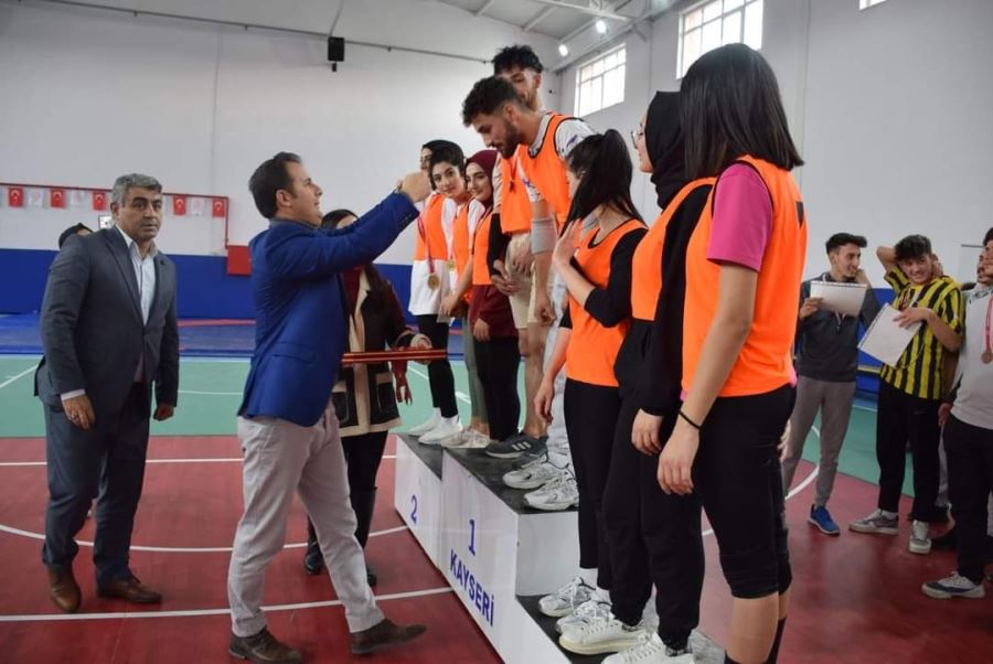 Tomarza Kaymakamlık Voleybol Turnuvası Sona Erdi