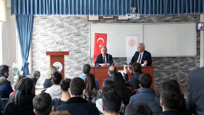 Başkan Yalçın gençlerle tecrübelerini paylaştı