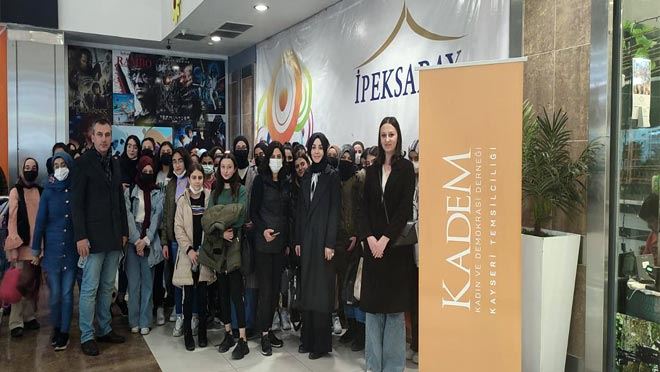 Kadem genç kızlara sinema keyfi yaşattı