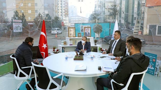 ‘Şeffaf Oda’ yüzleri güldürüyor