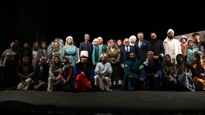 Başkan Büyükkılıç “Ahi Evran” tiyatro oyununu izledi