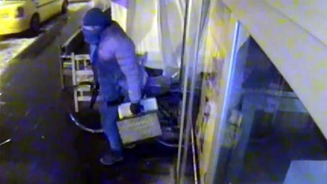 Motosiklet hırsızlıkları güvenlik kamerasında