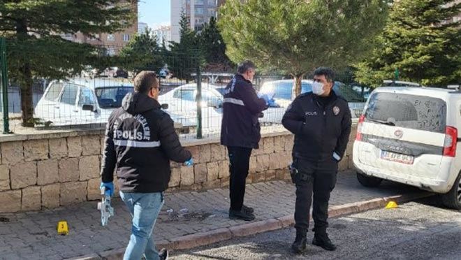 Silahla önce kocasını yaraladı sonra kendi kafasına sıktı  