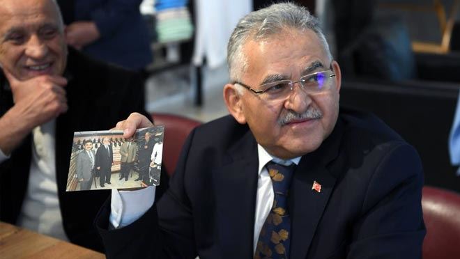 Başkan Büyükkılıç’ı 22 yıl öncesine götüren fotoğraf