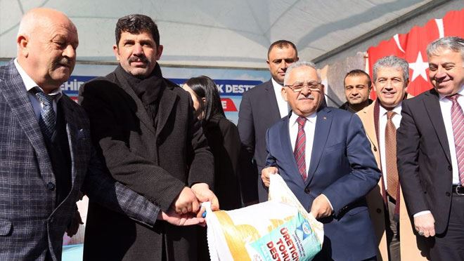 Sarıoğlan Çiftçileri’ne ‘Nohut Tohumu’ desteği