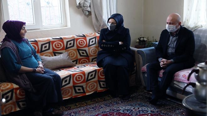 Çolakbayrakdarlar ilçe sakinlerinin kandilini kutladı