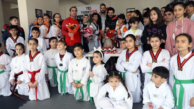 Melikgazi’de şampiyon adayları başarılarını kutladı