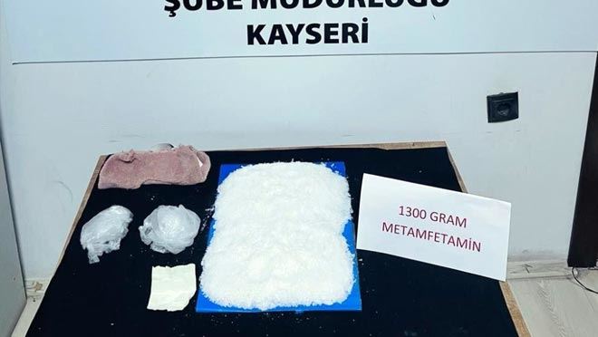 Yolcunun üzerinden 1 kilo uyuşturucu ele geçirildi