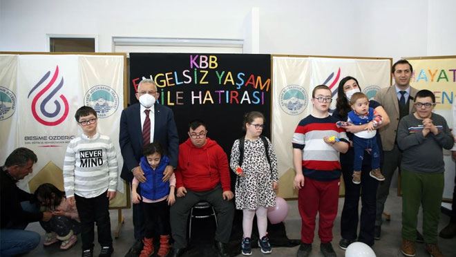Başkan Büyükkılıç, down sendromlu minikler ile buluştu