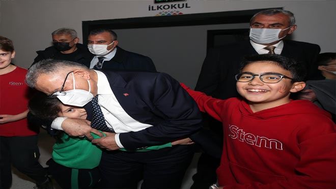 Büyükkılıç minik yüreklerle sohbet etti