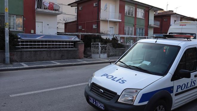 Kirayı almaya geldi, kiracısını ölü buldu