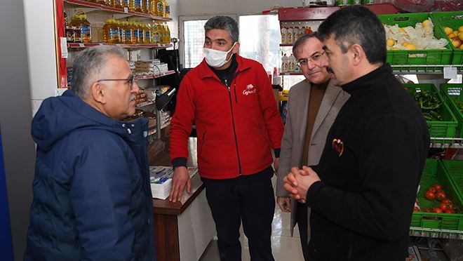 Başkan Büyükkılıç Hacılar Esnafı Ve Halkı İle Buluştu