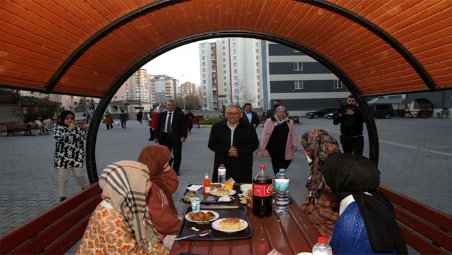 Büyükkılıç gençlerin ramazan coşkusuna ortak oldu