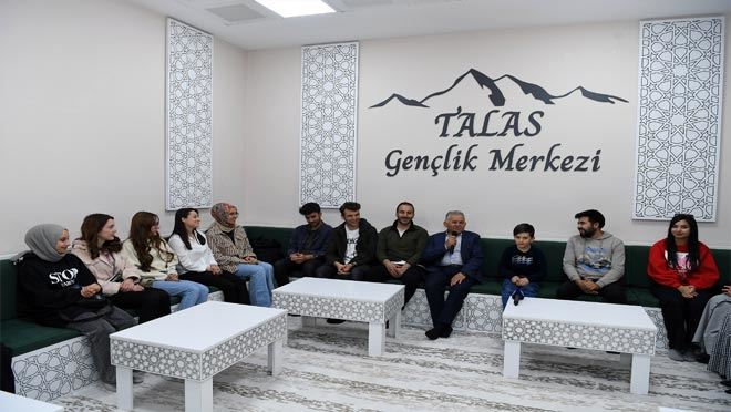 Büyükkılıç gençlerin davetini geri çevirmedi