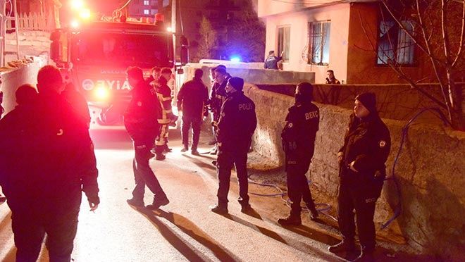 Evi Ateşe Verip Kapıyı Üzerlerine Kilitlediler  