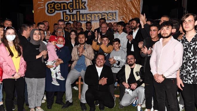 Başkan Büyükkılıç ve Mehmet Özhaseki gençlerle buluştu