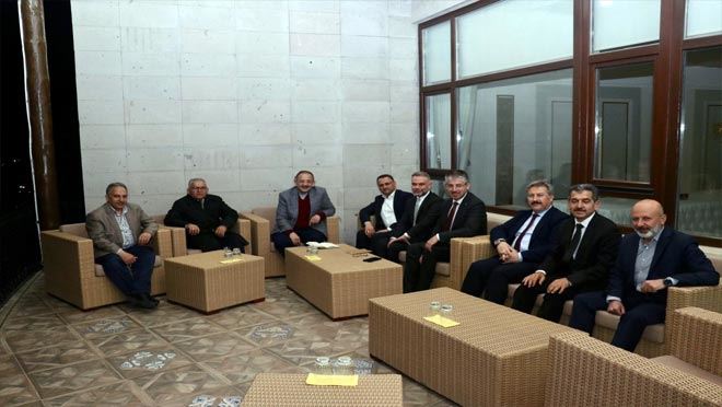 Özhaseki başkanlardan brifing aldı