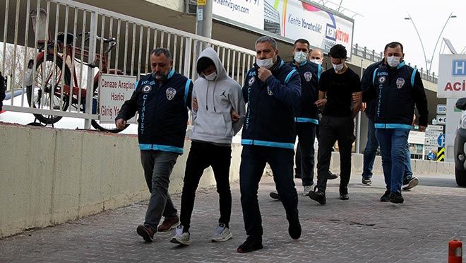 Boğazını Keserek Öldürdükleri Şahsı Yakan Zanlılar Yakalandı  