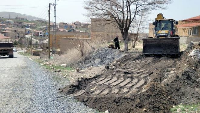 Bünyan’da bozuk yollar yenilenmeye devam ediyor