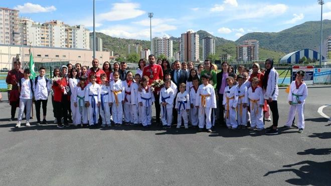 Şampiyonlara mehterli karşılama