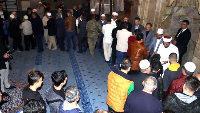 Özhaseki vatandaşlarla bayramlaştı