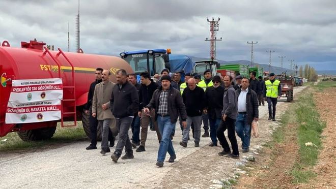 Jandarma ekipleri traktörler römorklarına reflektör taktı