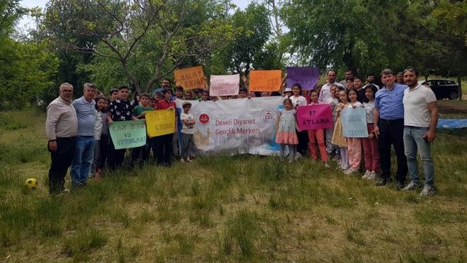 ‘Çevreme Duyarlıyım, Değerlerime Sahip Çıkıyorum’ projesi ile öğrenciler doğayı temizledi