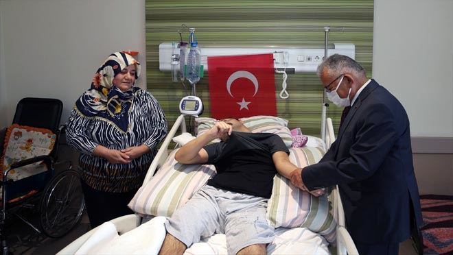 Büyükkılıç Kahraman Gazi’yi Hastane’de ziyaret etti