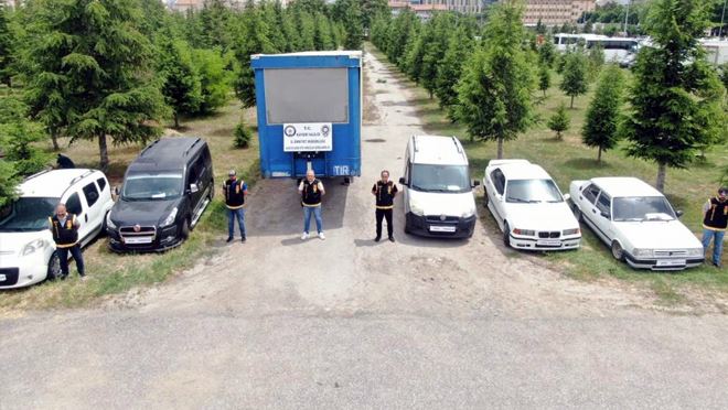 Araçları çenç yaparak vatandaşı 1 milyon TL zarara uğratmışlar