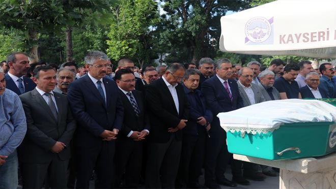 Özhaseki yengesi’ni Hakk’a uğurladı