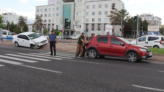 Mustafa Kemal Paşa Bulvarı’da kaza