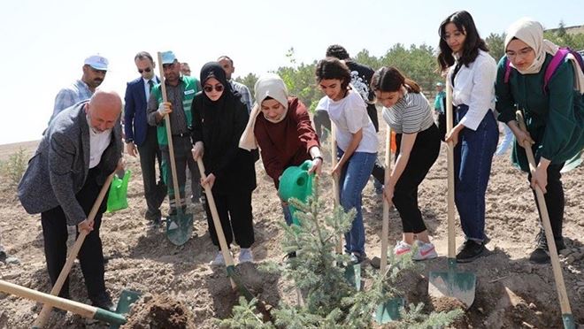 Başkan Çolakbayrakdar “Daha Güzel Çevre İçin Çalışıyoruz”