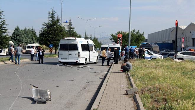 İşçi servisleri çarpıştı