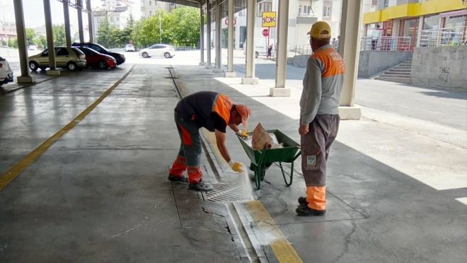 Melikgazi, kurban kesimi sonrasında pırıl pırıl temizleniyor