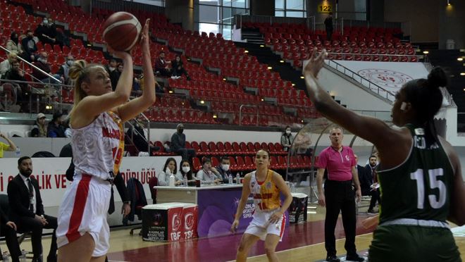 Gizem Tüzün Çankaya Üniversitesi’nde