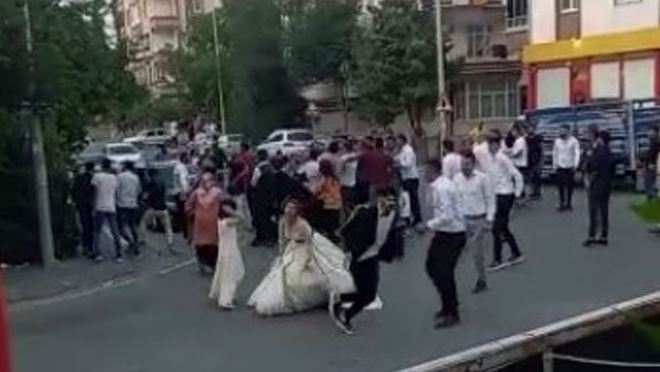 Düğünde çıkan kavgada 2 kişi bıçaklandı