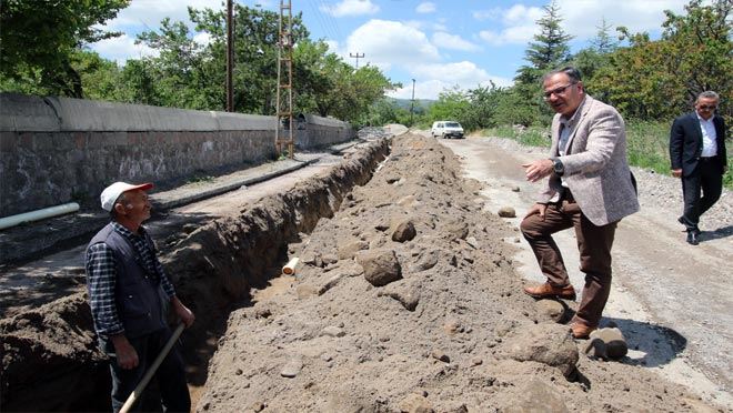 Çiftlik Caddesi’nde içme suyu hattı yenileniyor
