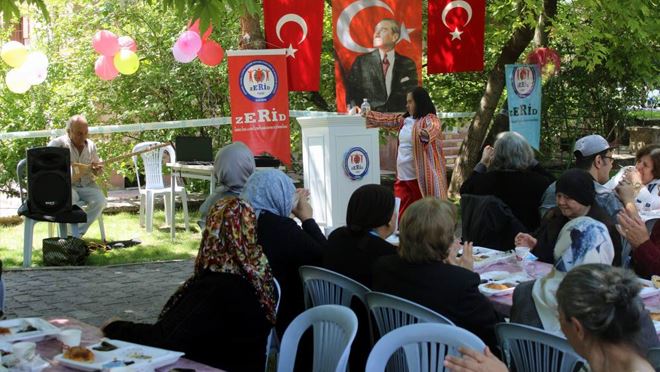 Zihinsel engelli vatandaşlar geleneksel bahar şenliklerinde bir araya geldi