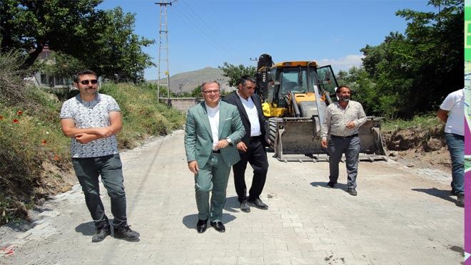 Beğendik’te kilitli parke çalışması