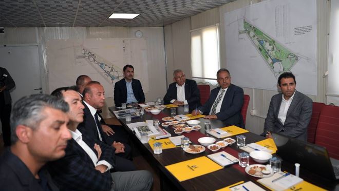 Bakan Kurum ile Başkan Büyükkılıç’tan Millet Bahçesi’nde inceleme