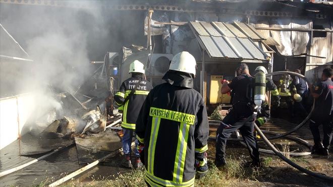 Sucuk fabrikasında yangın