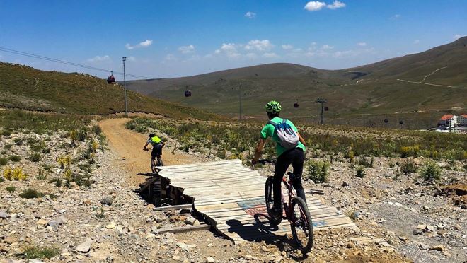 Pedal çevirerek, Kayseri’yi dünyaya tanıtıyorlar