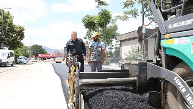 Melikgazi Belediyesi Otopark Ve Asfalt Çalışması Yapıyor