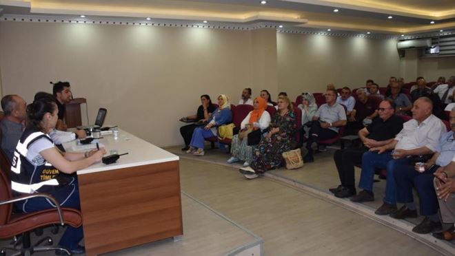 Emniyetten muhtarlara ‘hırsızlık’ ve ‘dolandırıcılık’ bilgilendirme toplantısı