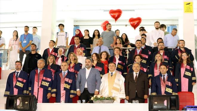 Mühendislik Fakültesi’nde mezuniyet coşkusu