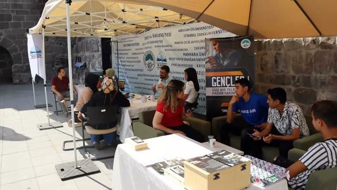 15 günde 1500 öğrenciye ücretsiz danışmanlık hizmeti