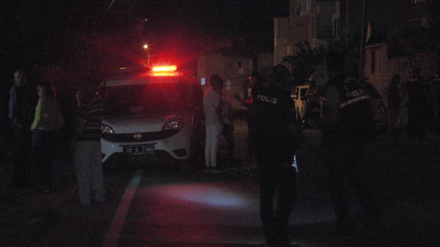 Husumetli iki grubun kavgasında kan döküldü: 2 yaralı